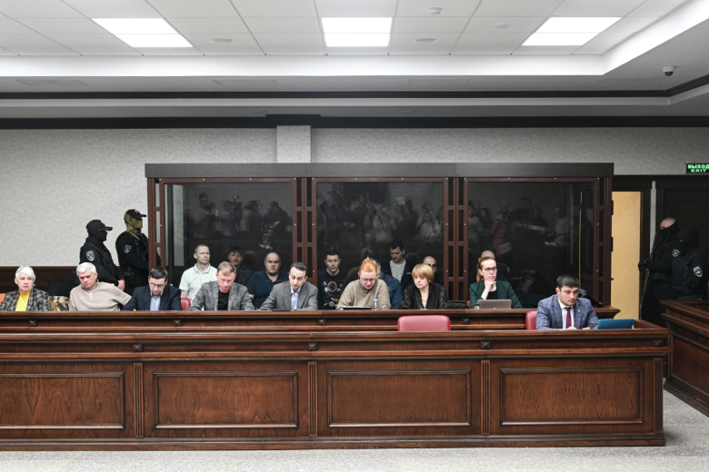 Заседание суда по делу о теракте на Крымском мосту в 2022 году в Южном окружном военном суде в Ростове-на-Дону. Обвиняемыми по делу проходят Артем Азатьян, Георгий Азатьян, Олег Антипов, Александр Былин, Владимир Злоба, Дмитрий Тяжелых, Роман Соломко и Артур Терчанян. Им инкриминируют статьи о терак