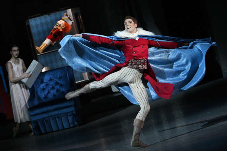 Сцена из балета «Щелкунчик» в постановке музыкального театра им. Станиславского и Немировича-Данченко (МАМТ)