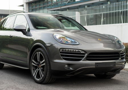 У экс-главы областного ЖКХ конфисковали машины за десятки миллионов рублей