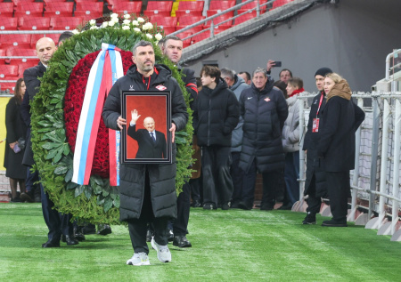 «Наш дорогой футбольный отец»: как в Москве простились с Симоняном