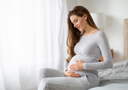 К чему снится беременная подруга: откройте секреты сна для себя