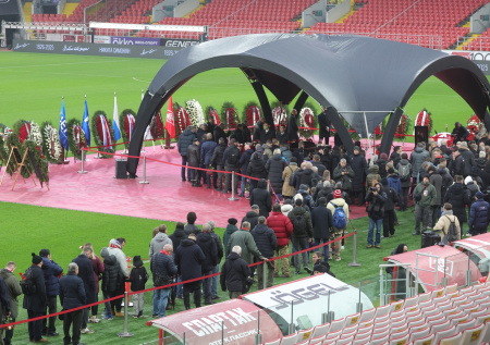 Легенду советского футбола проводили в последний путь аплодисментами