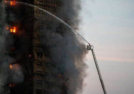 На жилой дом в Твери рухнули обломки беспилотника ВСУ