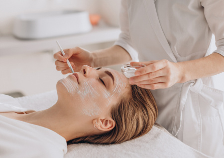 В России хотят ввести компенсации на салоны красоты для многодетных матерей