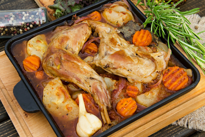 Топ-10 рецептов кролика в духовке с пошаговым приготовлением и фото