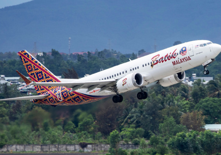 Поломка самолета чуть не лишила жизни выпускников, летевших на Бали