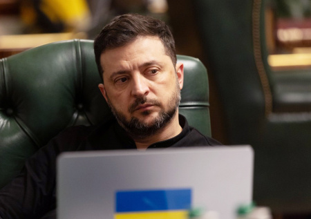 «В ноздрю заправлено»: белому веществу в носу Зеленского нашли объяснение