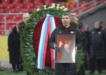 Дегтярев, Колосков, Дюков: в Москве прощаются с легендой футбола Симоняном