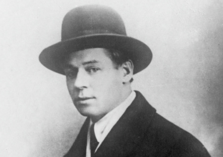 Россияне признались, кто из поэтов им нравится больше всего