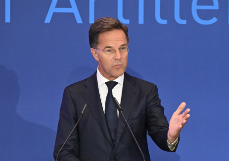 «Насколько я помню»: Рютте оконфузился во время пресс-конференции НАТО