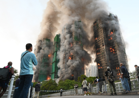 Число жертв пожара в Гонконге многократно увеличилось