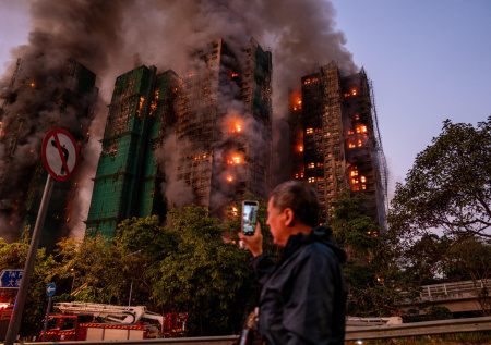 Дома вспыхнули, как спички: фото самого страшного пожара в истории Гонконга