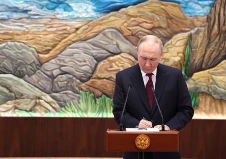 Путин назвал причину пробок на границе с Казахстаном