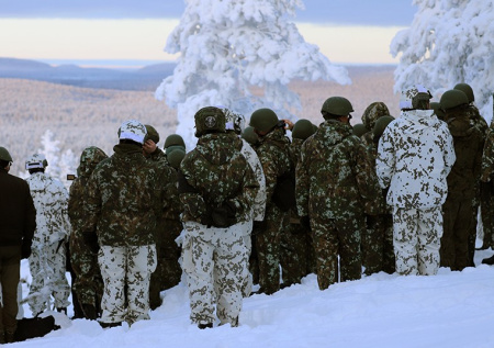 Финские военные отправились к границе с Россией