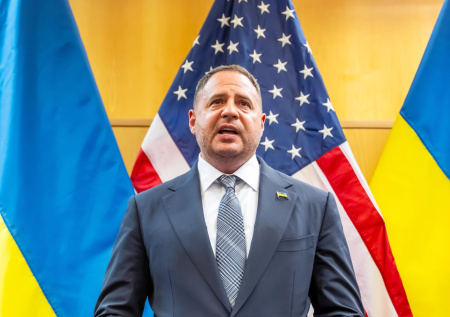 Зеленский следующий? Ермак подал в отставку после обысков, что известно