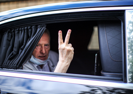 Люксовая машина Жириновского дважды попала в ДТП