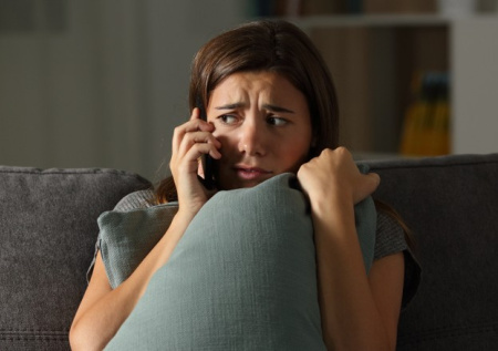 Девушка спустила миллионы из родительского сейфа на мошенников