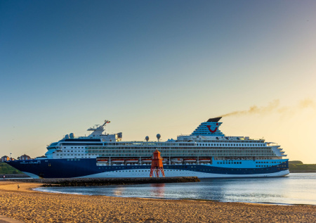 Турист упал за борт круизного лайнера и исчез