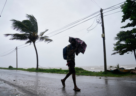 Сотни россиян застряли на популярном курорте: подробности, им не выбраться?