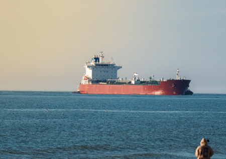 Еще один танкер вспыхнул в Черном море