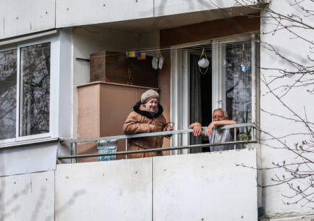 Юрист ответил, когда за курение на балконе грозит штраф