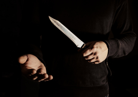 Актера пронзили ножом во время реалистичной театральной постановки