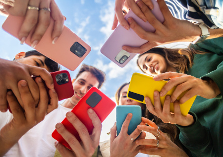 «VK Реклама» улучшила инструмент автогенерации изображений