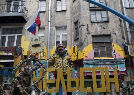 Известного петербургского стрит-арт-художника едва не сожгли заживо: детали