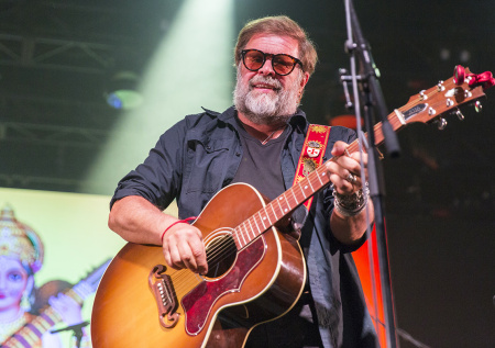 Известный иноагент начал избегать ассоциаций с Россией