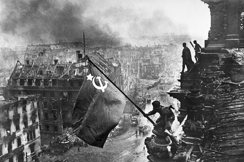 Знамя Победы над Рейхстагом в Берлине