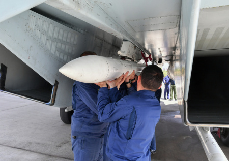 Российская Р-77М «уничтожила» американскую AIM-120D-3 в ракетной «дуэли»