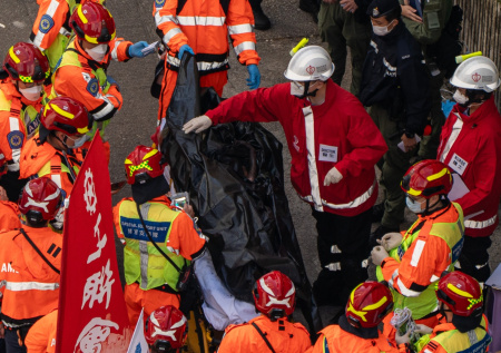 Семьям погибших при крупном пожаре в Гонконге выплатят компенсации