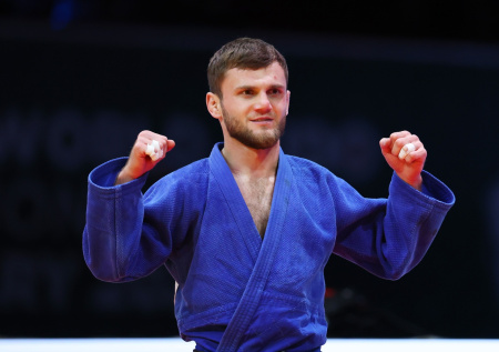 Россия завоевала первое золото после возвращения флага дзюдоистам