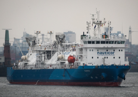 Следовавший в Новороссийск танкер загорелся в Черном море