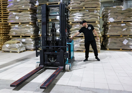 Российские торговые центры массово преобразуются в склады