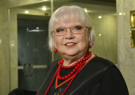 Новая награда, рак, личная жизнь: куда пропала Светлана Крючкова