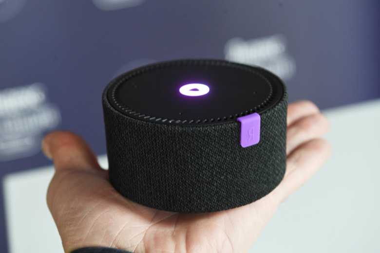 Умная колонка «Яндекс.Станция Мини» и голосовой помощник «Алиса» в компании «Яндекс»