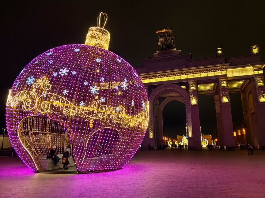 Новогодние световые инсталляции на ВДНХ
