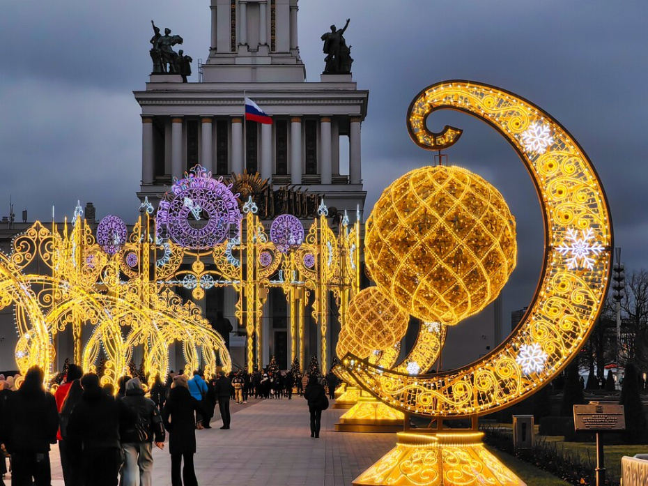 Новогодние световые инсталляции на ВДНХ