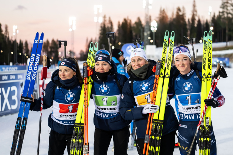 Команда в составе Жанны Ришар, Осеан Мишлон, Жюстин Бреза-Буше и Лу Жанмонно