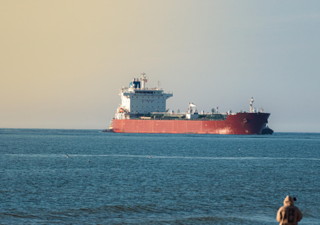 Казахстан перенаправил нефть после атак ВСУ в Черном море