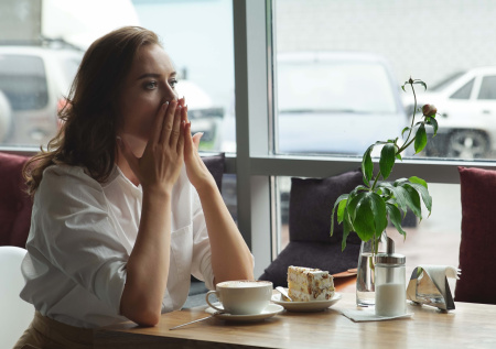 Посетитель ресторана угрожал студентке изнасилованием