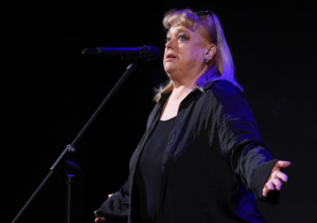 Одна из актрис расплакалась у гроба Шиловского