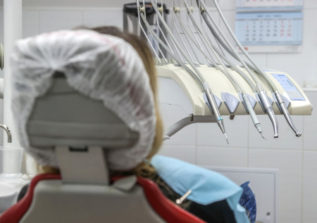 Россиянке понадобилась помощь челюстно-лицевого хирурга после удаления зуба