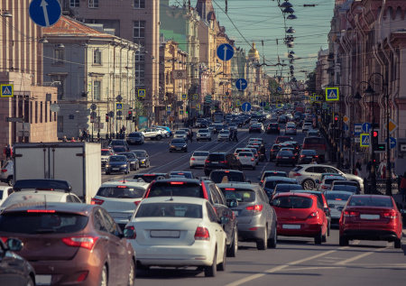 Дети чуть не довели до инфаркта петербургских водителей и попали на видео