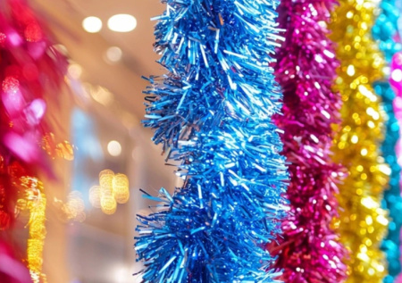 Раскрыто, чем грозит новогодняя мишура на внешней стороне входной двери