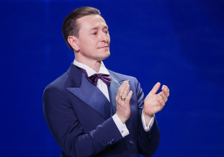 На маркетплейсах могут исчезнуть карнавальные маски с Безруковым