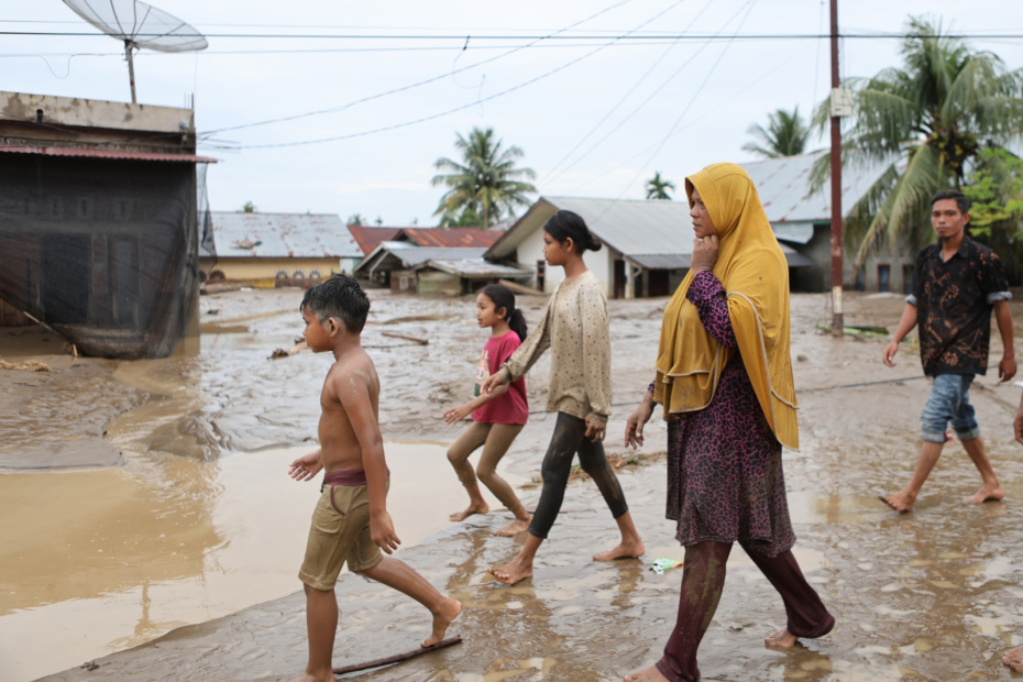 Оползни, Западная Суматра, Северная Суматра, Индонезия