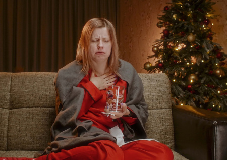 Названы шесть симптомов рака, которые проявляются при украшении елки