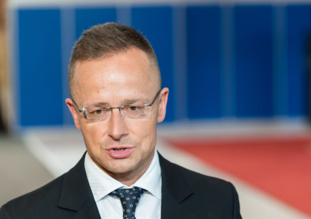 Сийярто ответил на критику европейских политиков